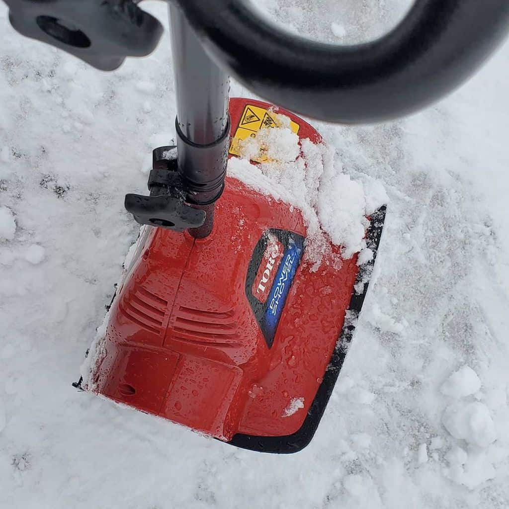 Toro Power Shovel in the snow