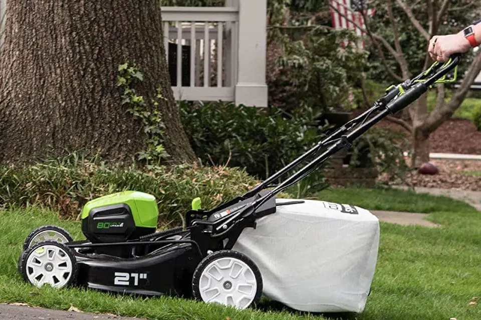 Greenworks PRO 21-Inch 80V and a house with an American flag