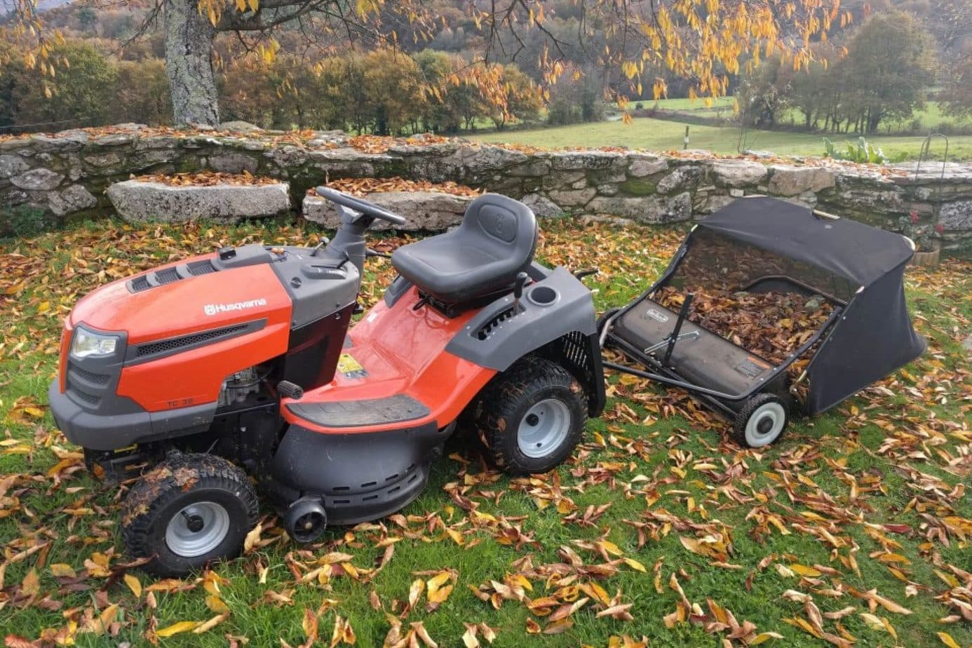 Lawn Sweeper vs Bagger Comparison & 3 Best Models in 2024