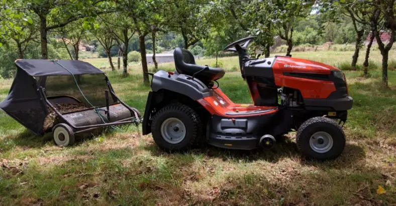 Best Push Lawn Sweeper in 2022: Top 5 Products for a Neat Yard