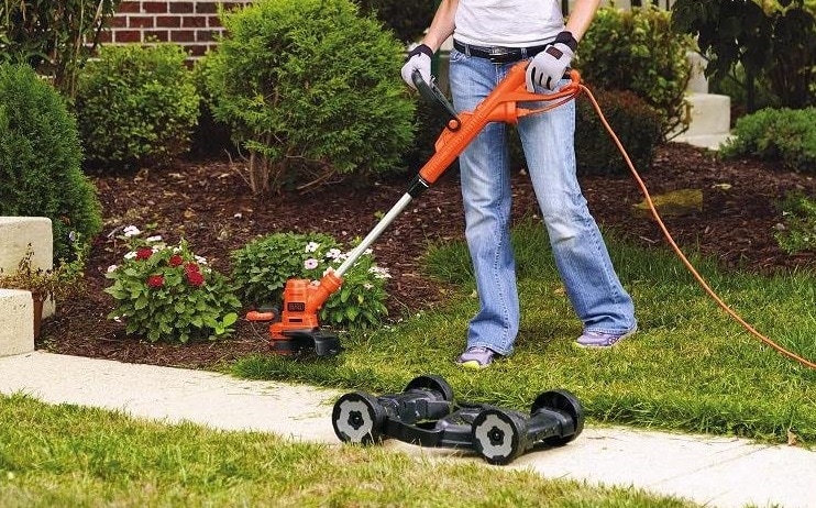 BLACK+DECKER 3-in-1 String Trimmer 1