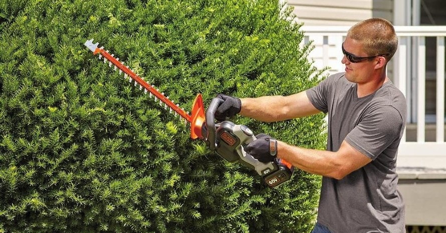 BLACK+DECKER 60V MAX Cordless Hedge Trimmer