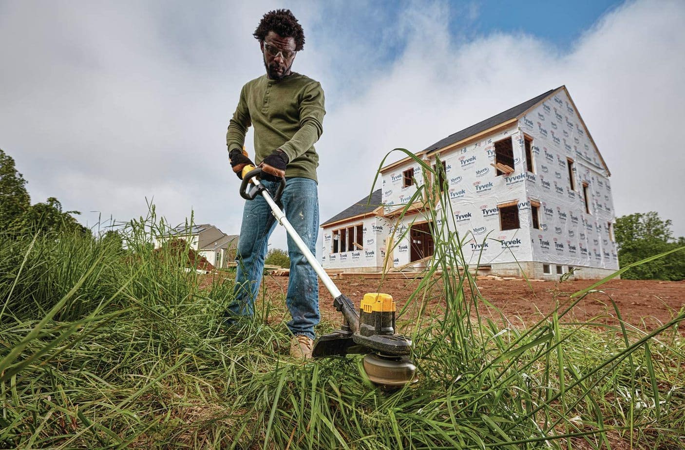 DEWALT String Trimmer 1-min