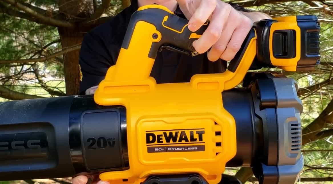 Dewalt 20v Max Xr Leaf Blower in hand