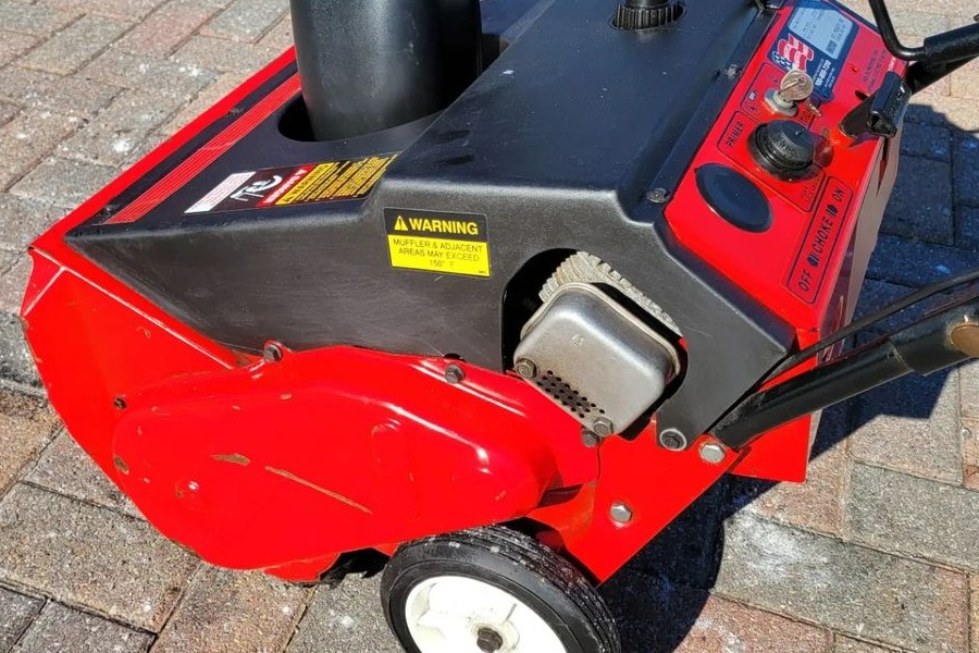 corded-snow-blower-on-the-street