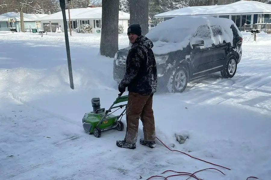 electric-snow-blowers-man-and-car