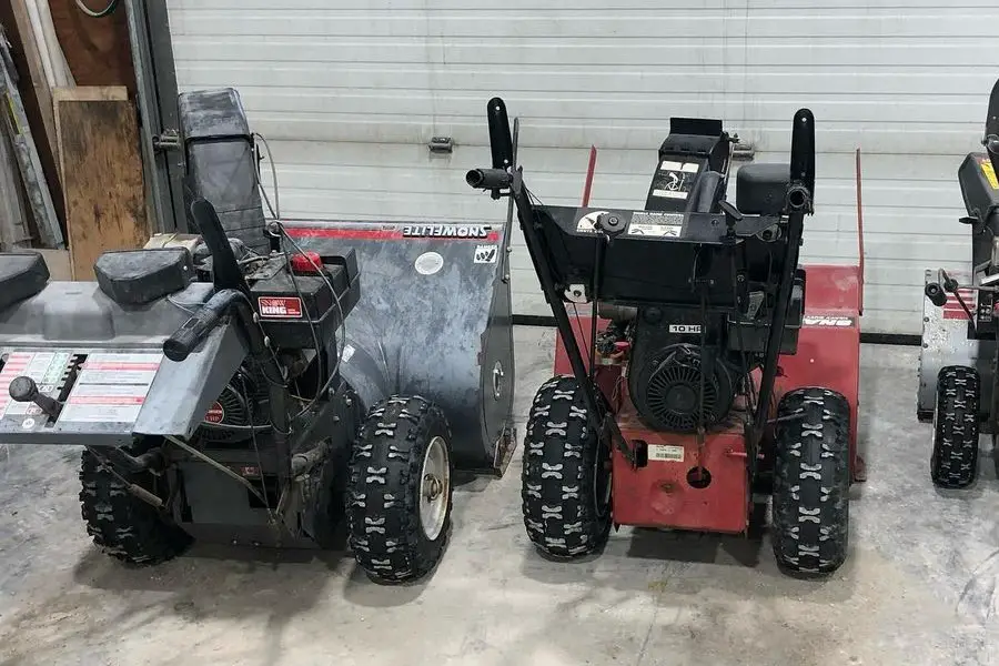 snowblower-in-home