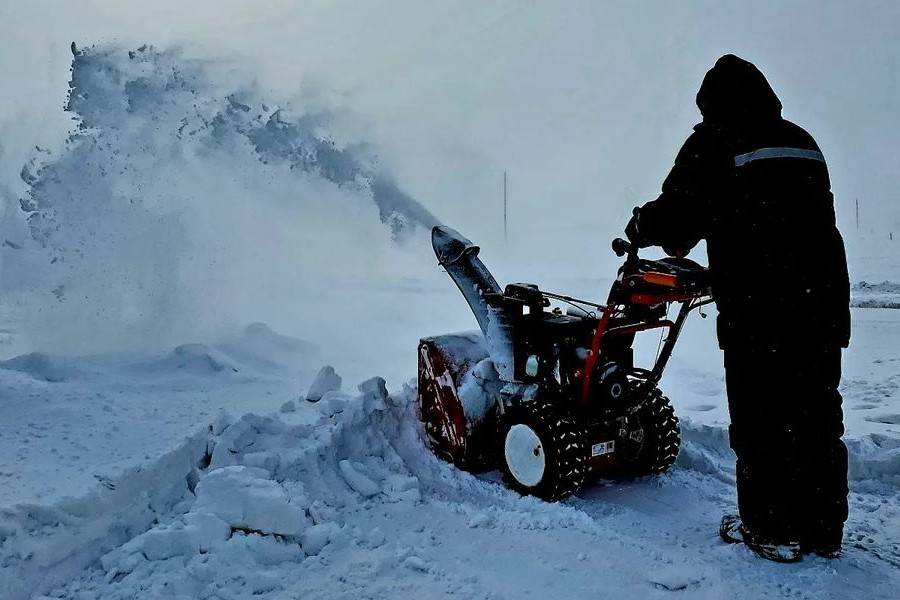 snow-blower-many-snow