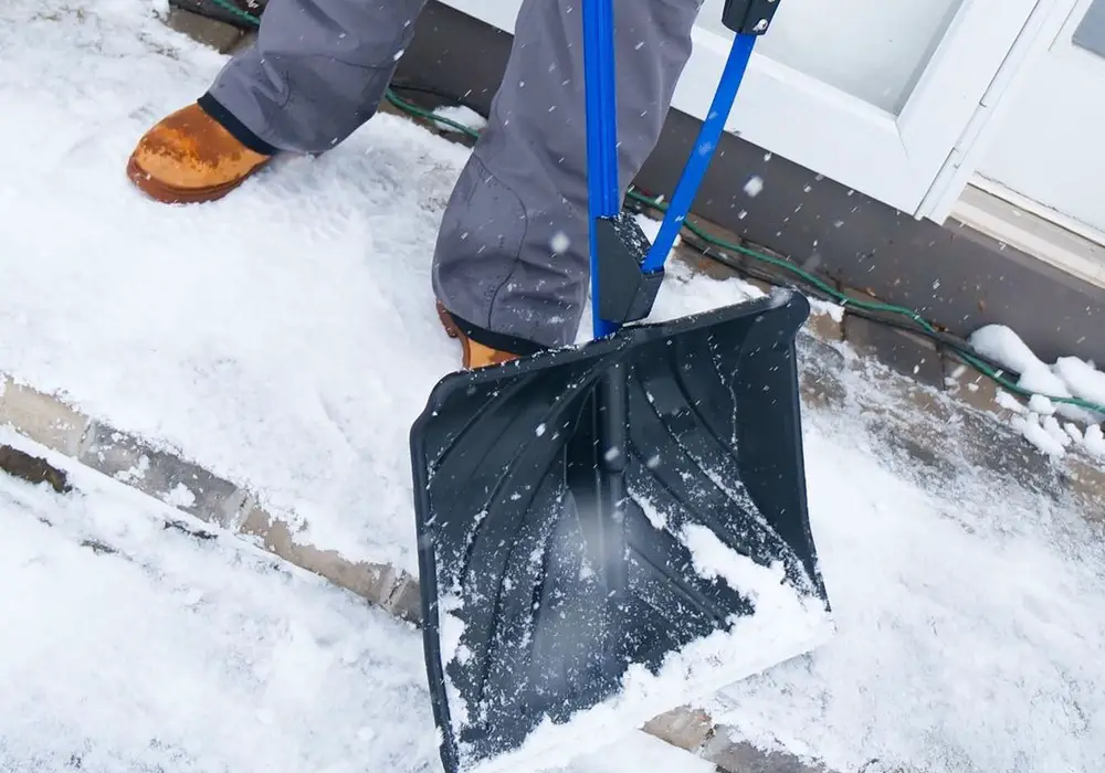 Snow shovel in black color
