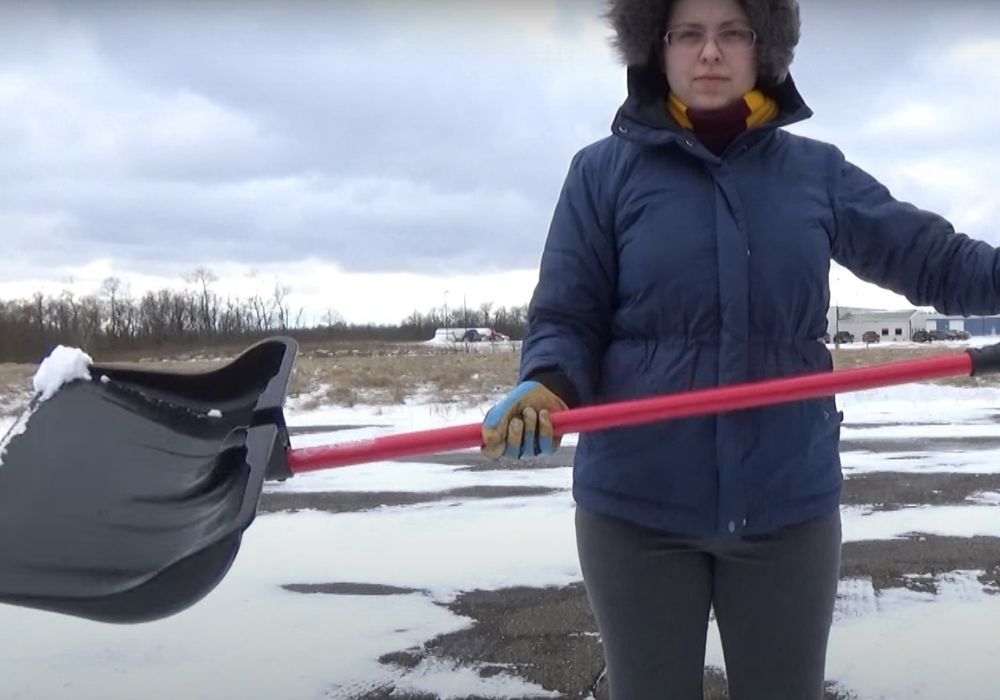 Bully Tools shovel for seniors 