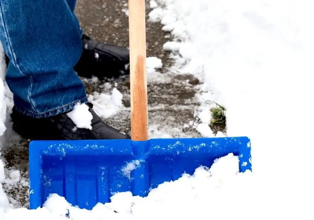 The Best Snow Shovels for Seniors