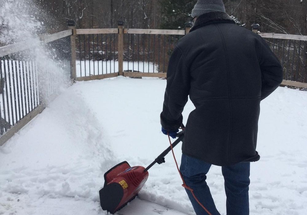 https://bumpercroptimes.com/wp-content/uploads/2022/09/choosing-an-electronic-shovel.jpg