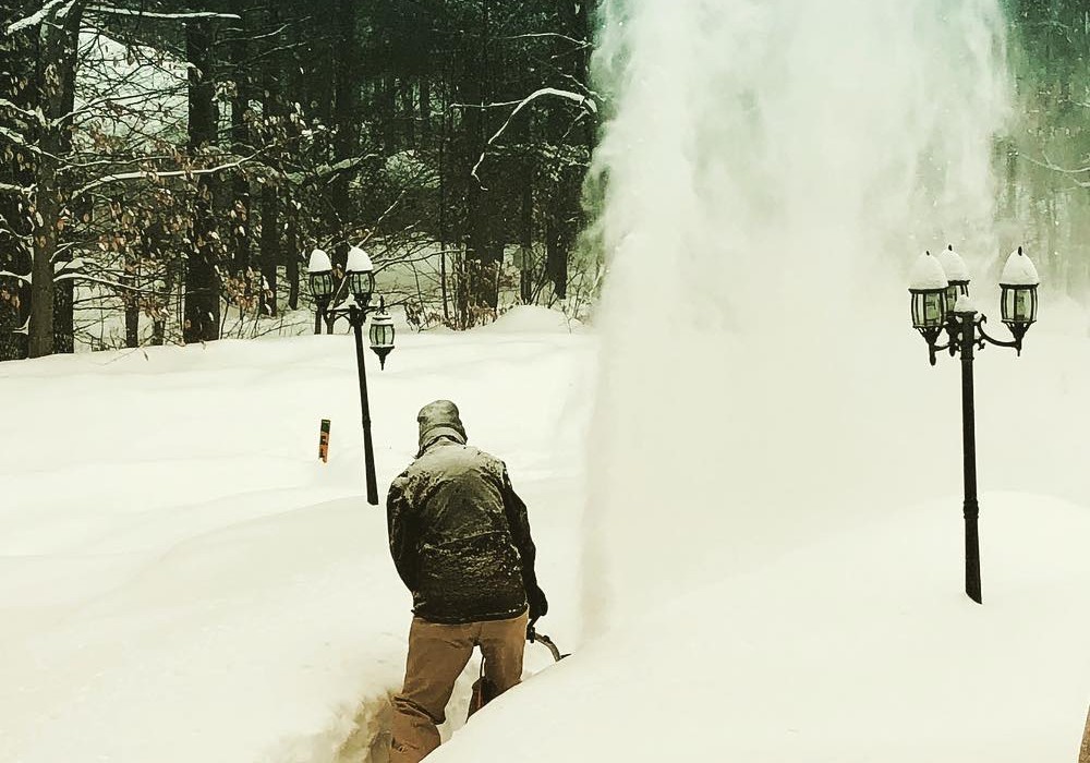 electronic shovel for snow removal